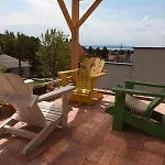 Atlas - Panorámás Pihenőhely A Balatonnál *