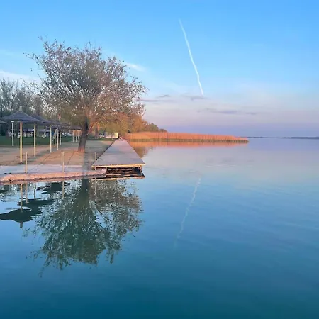 Atlas - Panoramas Pihenohely A Balatonnal