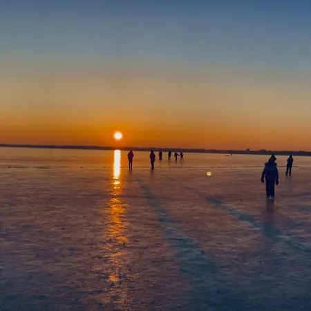 Atlas - Panoramas Pihenohely A Balatonnal Daire